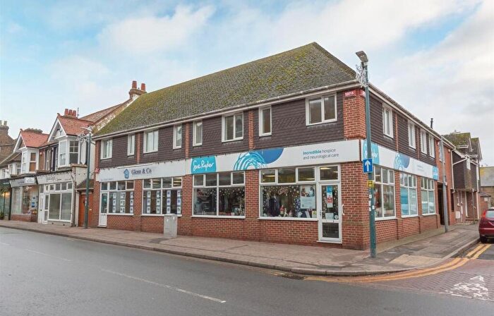 2 Bedroom Flat To Rent In Station Road, Birchington, Kent, CT7