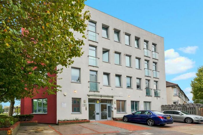 1 Bedroom Apartment To Rent In - Wesley Avenue, Park Royal, London, NW10