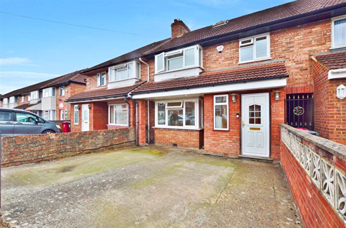 3 Bedroom Terraced House For Sale In Warwick Avenue, Slough, SL2