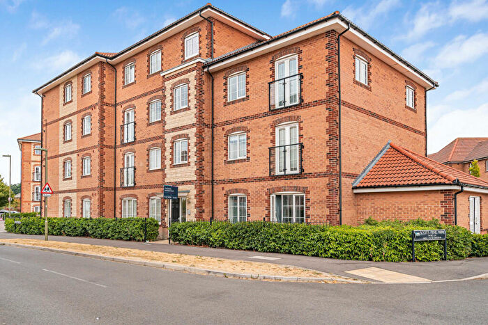 2 Bedroom Apartment For Sale In Scots Pine Way, Didcot, OX11