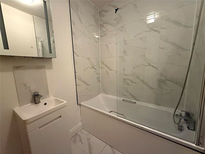 2 Bedroom Apartment To Rent In Rathcoole Gardens, Hornsey, London, N8