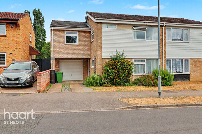 4 Bedroom Semi-Detached House For Sale In Grenville Way, Eaton Socon, PE19
