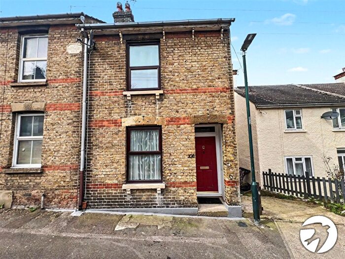 2 Bedroom Semi Detached House For Sale In Holcombe Road, Chatham, Kent, ME4