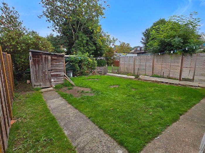 2 Bedroom Maisonette For Sale In Limpsfield Road, Warlingham, Croydon, CR6