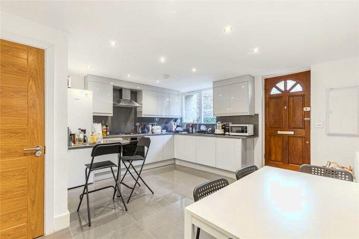 3 Bedroom Apartment To Rent In Thomas More Street, London, E1W