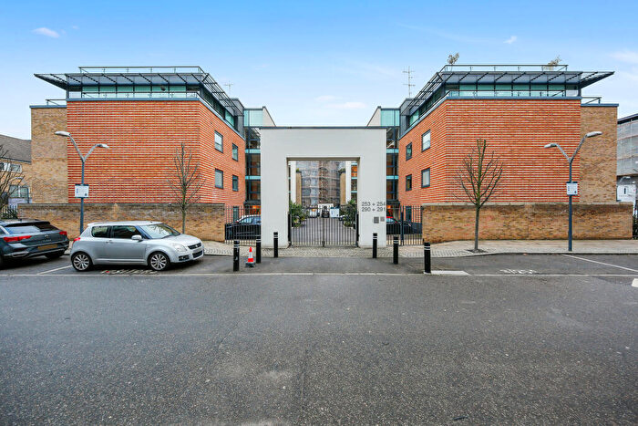 1 Bedroom Flat For Sale In Boardwalk Place, E14