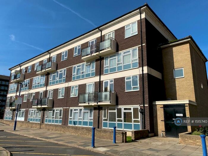 3 Bedroom Maisonette To Rent In Trellis Square, London, E3