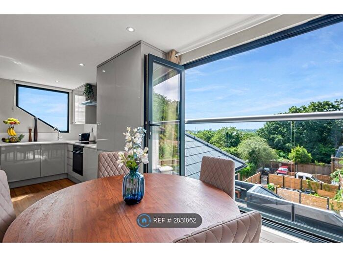 Studio To Rent In Alexandra Park Road, London, N22