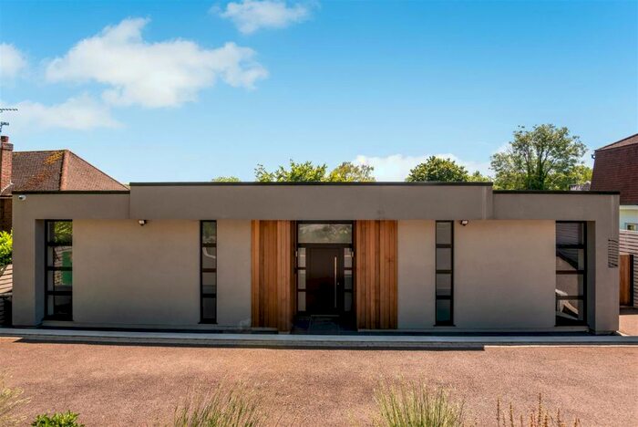 4 Bedroom Detached Bungalow For Sale In Foxendown Lane, Meopham, DA13