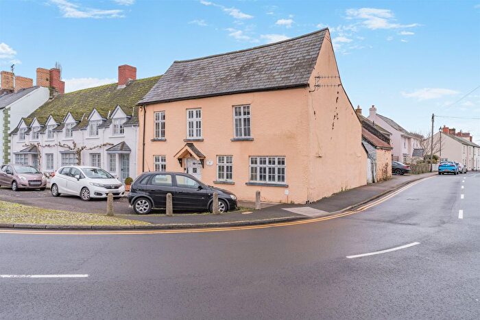 4 Bedroom End Of Terrace House For Sale In Twyn Square, Usk, Monmouthshire, NP15