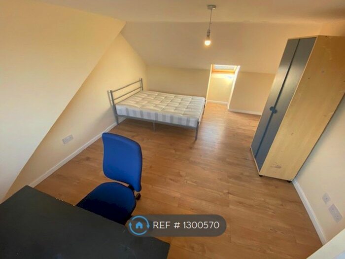 6 Bedroom Semi-Detached House To Rent In Broadlands Road, Southampton SO17