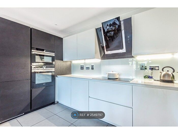 2 Bedroom Flat To Rent In Imperial Square, London, N12