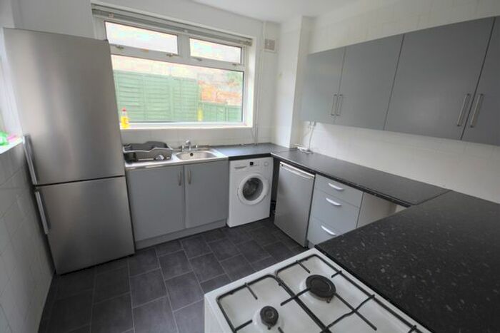 4 Bedroom Property To Rent In Rhyddings Terrace, Brynmill, Swansea, SA2