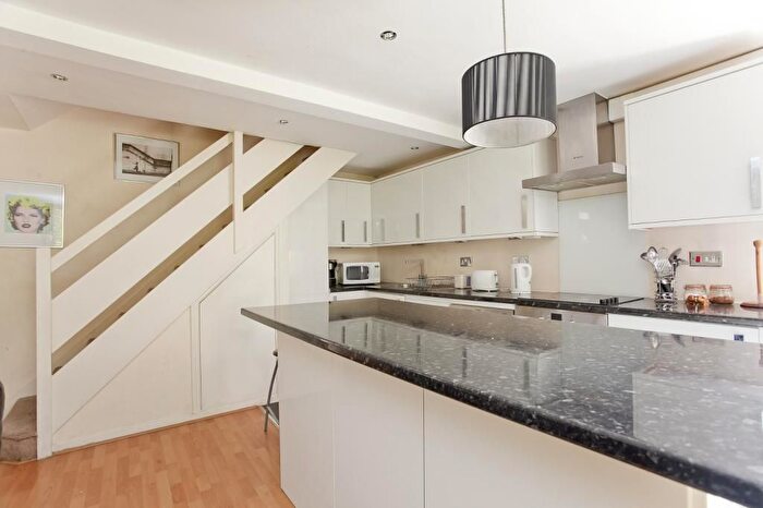 5 Bedroom Flat To Rent In Mullet Gardens, Bethnal Green, E2