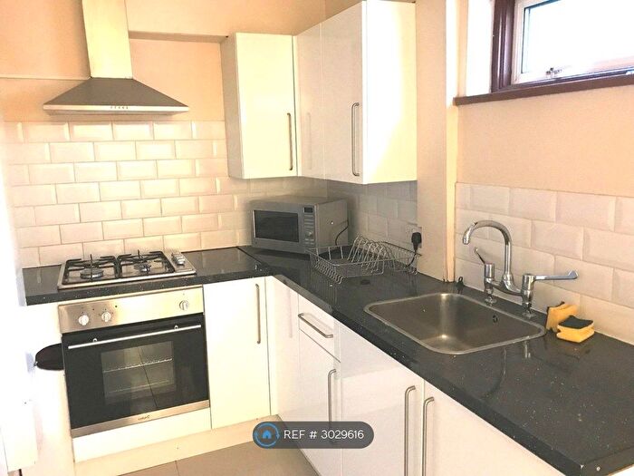 2 Bedroom Flat To Rent In Wandle Road, Morden, SM4