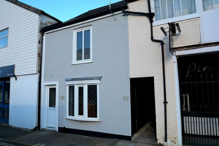 2 Bedroom Semi-Detached House To Rent In Orchard Street, Newport, PO30