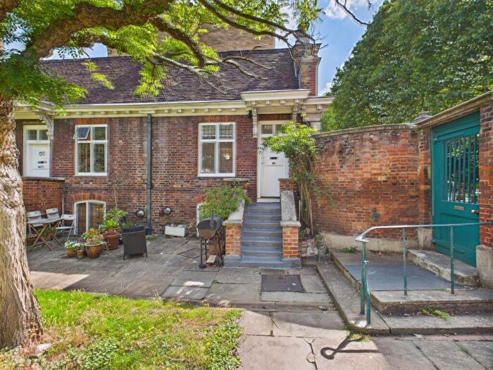 1 Bedroom Apartment To Rent In Trinity Green, Whitechapel, E1