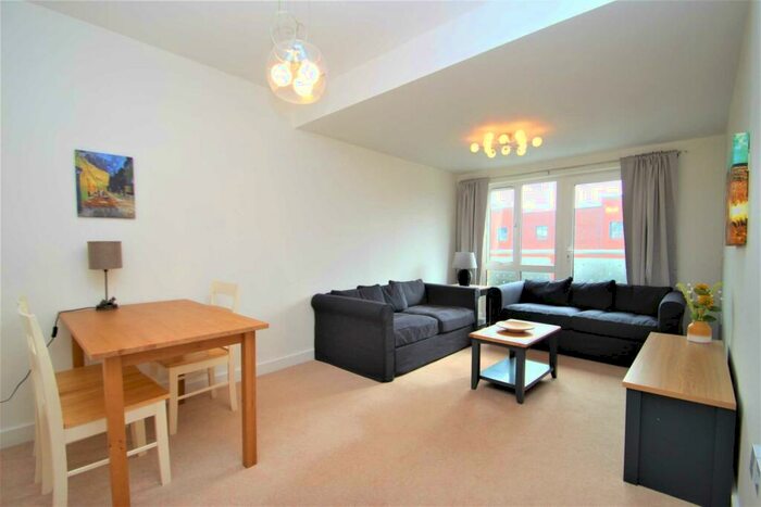 3 Bedroom Flat To Rent In Beech Road, Headington, OX3