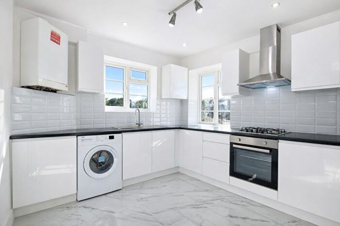 3 Bedroom Flat For Sale In Alexandra Avenue, Harrow, HA2