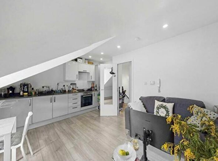 1 Bedroom Flat To Rent In Ferme Park Road, N4