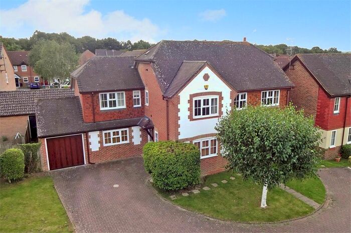 5 Bedroom Detached House To Rent In Lemmington Way, Horsham, RH12