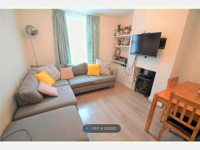 2 Bedroom Semi-Detached House To Rent In Laud Street, Croydon, CR0