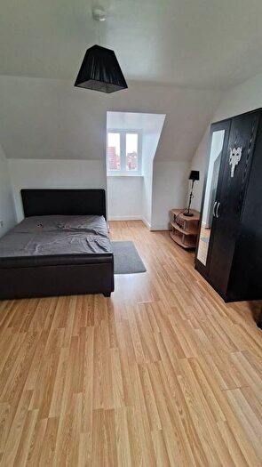 1 Bedroom Semi Detached House To Rent In Radnor Close, London, CR4