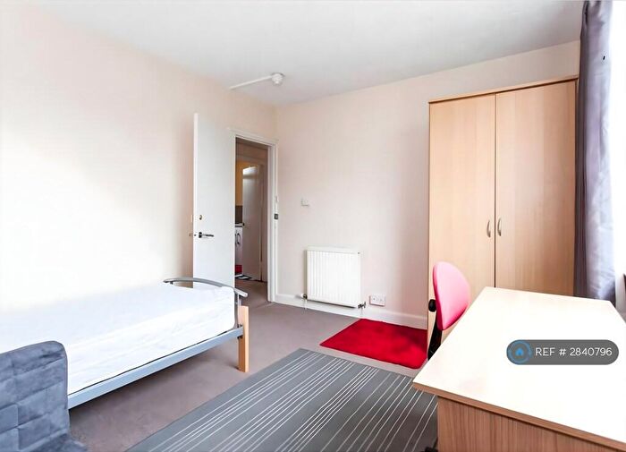 3 Bedroom Flat To Rent In Harvey Goodwin Avenue, Cambridge, CB4