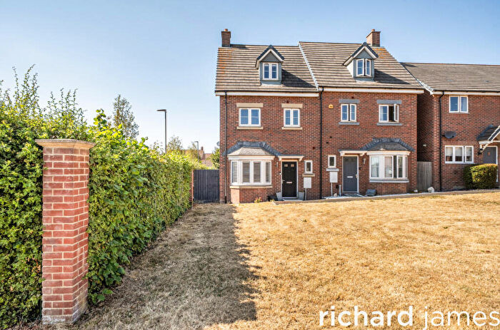 4 Bedroom Semi-Detached House For Sale In Holloway Close, Swindon, SN25