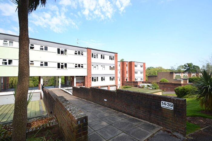 1 Bedroom Flat To Rent In Berkeley Court, Weybridge, KT13