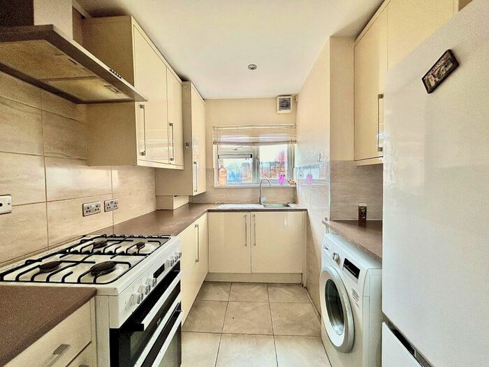 2 Bedroom Flat To Rent In Cecil House, Chingford Road, Walthamstow, E17