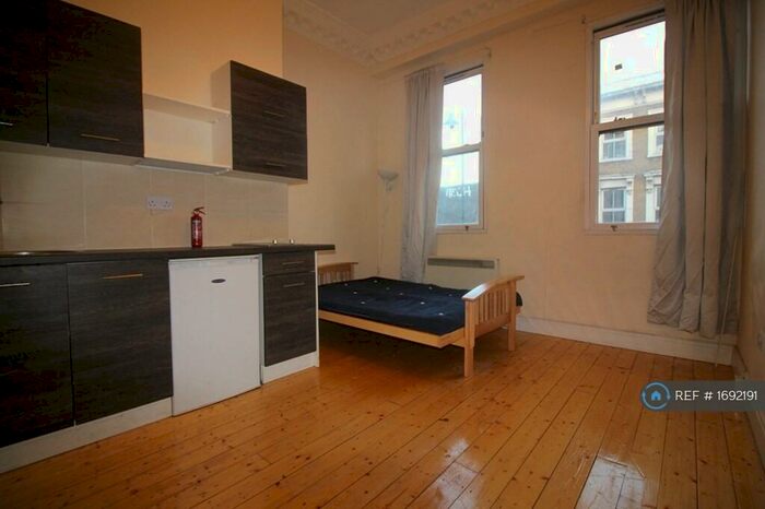 Studio To Rent In Stoke Newington High Street, London, N16