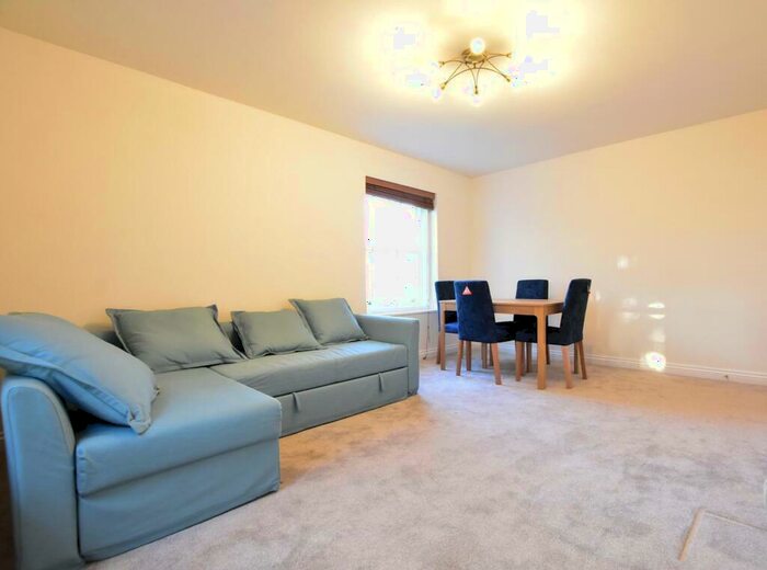 3 Bedroom Flat To Rent In Corringham Court, Corringham Road, NW11