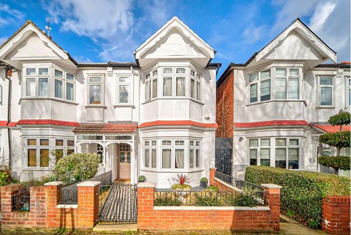 4 Bedroom Property To Rent In Graham Avenue, Ealing, W13