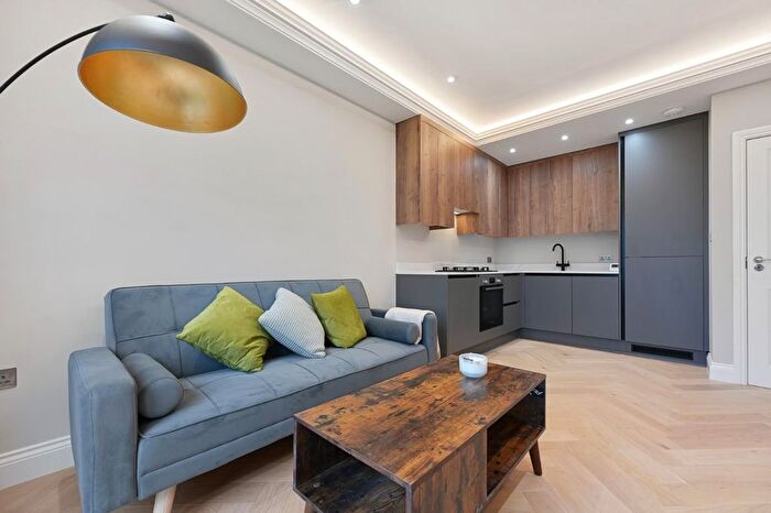 2 Bedroom Flat For Sale In Lynton Road, Acton, W3