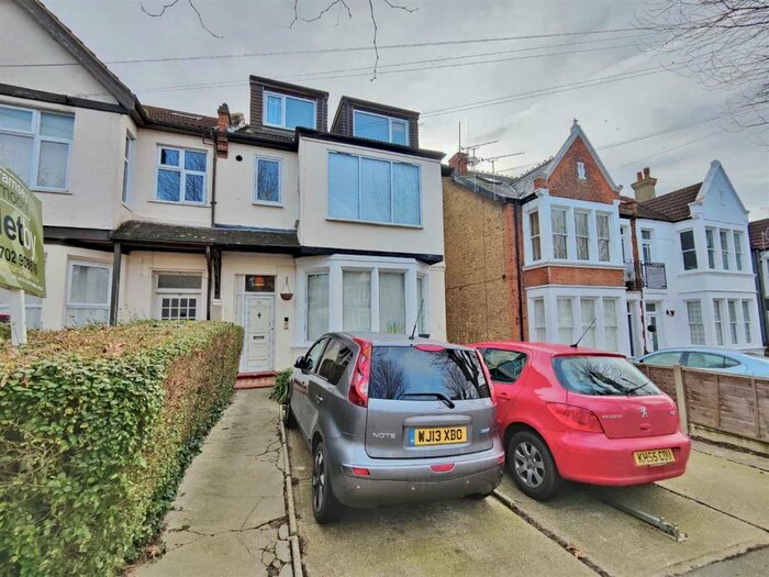 1 Bedroom Flat To Rent In Manor Road, Westcliff On Sea, SS0
