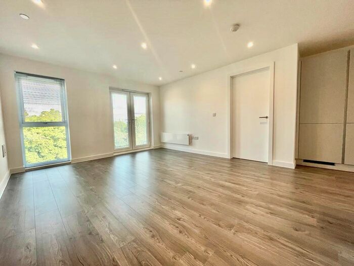 2 Bedroom Flat To Rent In Burley Road, Burley, Leeds, LS4