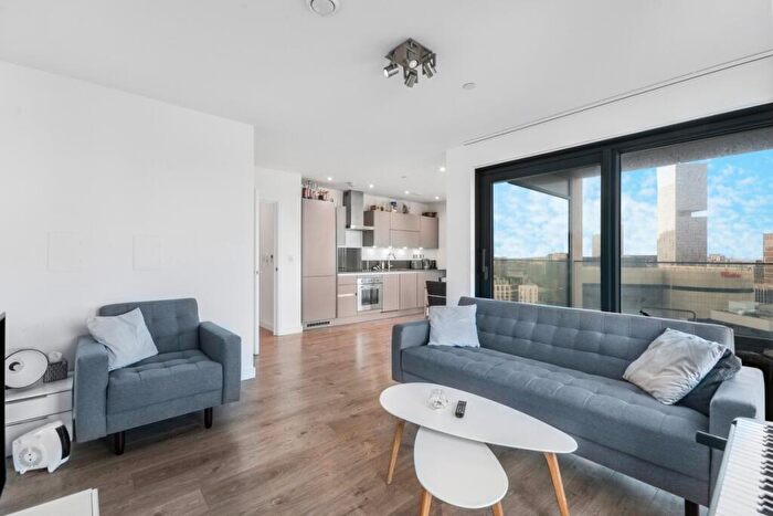 2 Bedroom Flat To Rent In Great Eastern Road London, E15