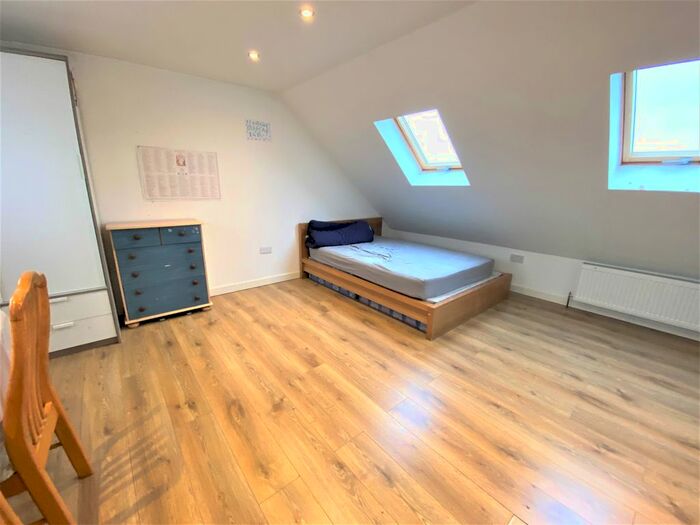Studio To Rent In Ilford Lane, Ilford, IG1