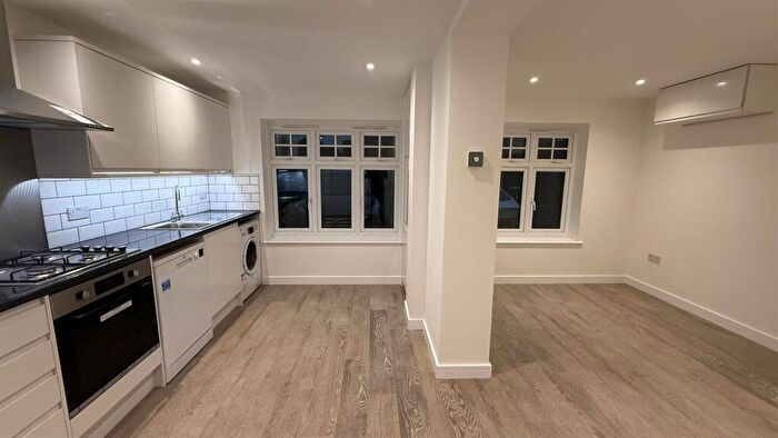 1 Bedroom Flat To Rent In Winey Close, Chessington, KT9