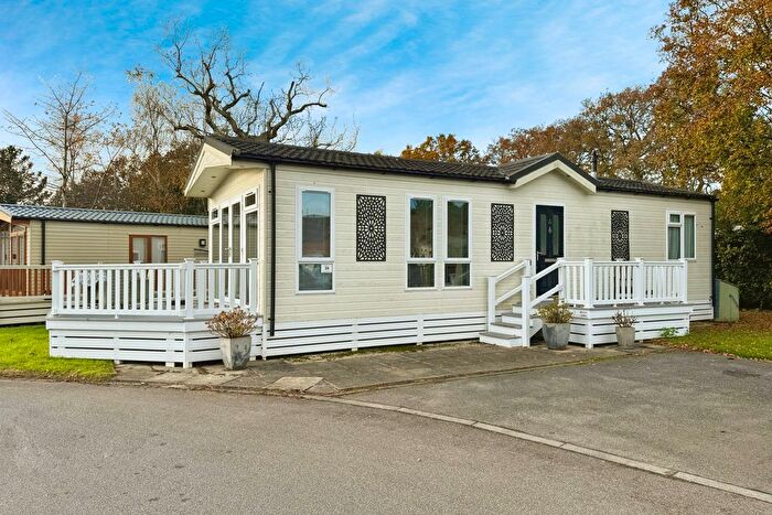 2 Bedroom Mobile/park Home For Sale In St. Leonards, Ringwood, Dorset, BH24