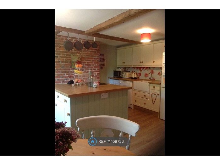 2 Bedroom Maisonette To Rent In Orchard Court, Kent, TN12