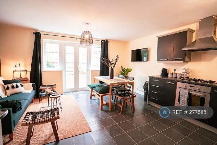 6 Bedroom Semi Detached House To Rent In Oaktree Drive, Gipton, Leeds, LS8