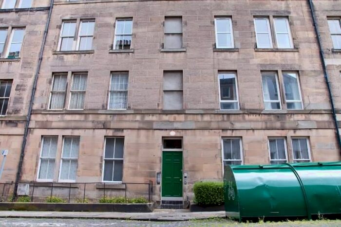 3 Bedroom Flat To Rent In South Oxford Street, Edinburgh, EH8