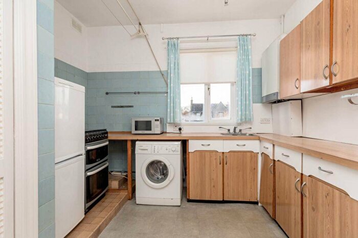 2 Bedroom Flat For Sale In Roseville Gardens, Edinburgh, EH5