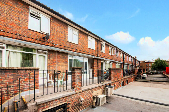 3 Bedroom Apartment To Rent In Stanford Place, SE17