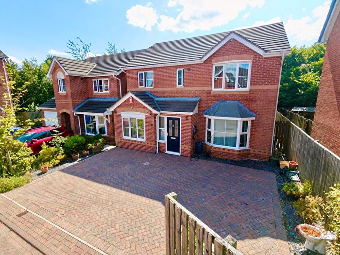 5 Bedroom Detached House For Sale In Redbarn Close, Leeds, West Yorkshire, LS10