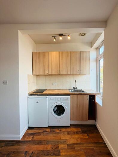 Studio To Rent In High Road Leyton, London, E10
