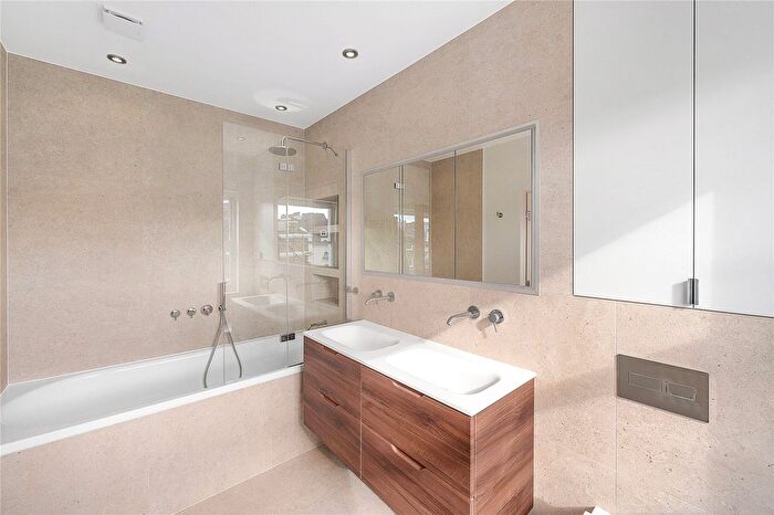 3 Bedroom Flat To Rent In Cornwall Gardens, London, SW7