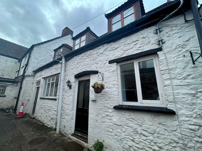 1 Bedroom Flat To Rent In Cherry Orchard, Highworth, Swindon, SN6